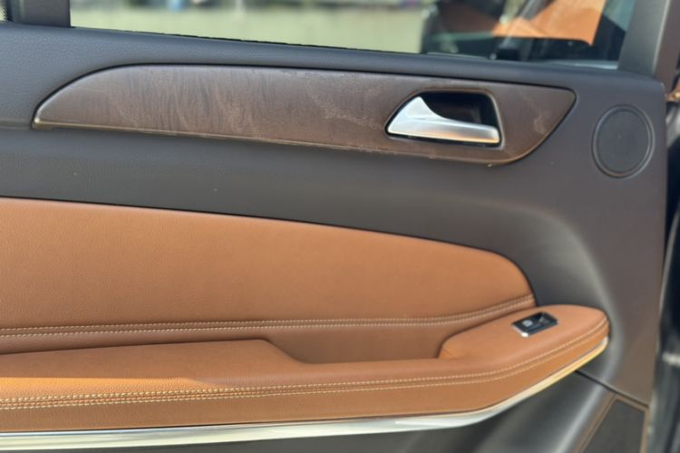 Used Mercedes-Benz GLS 2018 Facelifted GLS 500 4MATIC Interior 5
