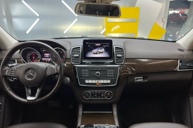Used Mercedes-Benz GLS 2018 Refreshed GLS 400 4MATIC Dynamic Edition Interior 6