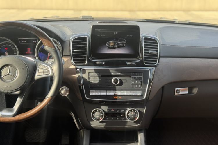 Used Mercedes-Benz GLS 2018 Facelifted GLS 500 4MATIC Interior 8