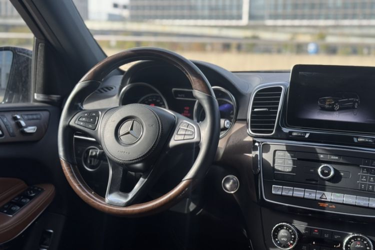 Used Mercedes-Benz GLS 2018 Facelifted GLS 500 4MATIC Interior 9