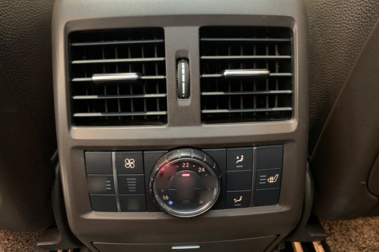 Used Mercedes-Benz GLS 2018 Refreshed GLS 400 4MATIC Dynamic Edition Interior 9