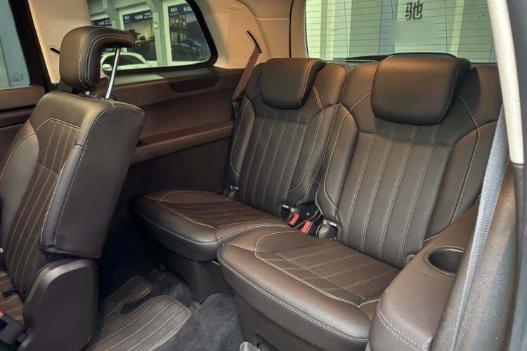 Used Mercedes-Benz GLS 2018 Refreshed GLS 400 4MATIC Dynamic Edition Interior 9