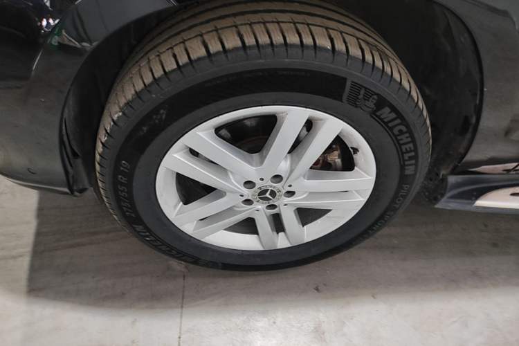 Used Mercedes-Benz GLS 2018 Facelift GLS 320 4MATIC Left Front Wheel Hub