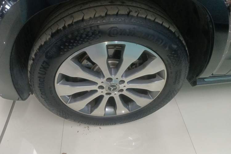 Used Mercedes-Benz GLS 2018 Refreshed GLS 400 4MATIC Dynamic Edition Left Front Wheel Hub