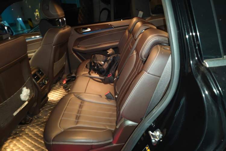 Used Mercedes-Benz GLS 2018 Refreshed GLS 400 4MATIC Dynamic Edition Left Rear Seat