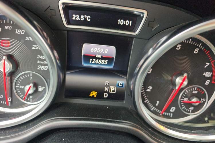 Used Mercedes-Benz GLS  Odometer Close Up