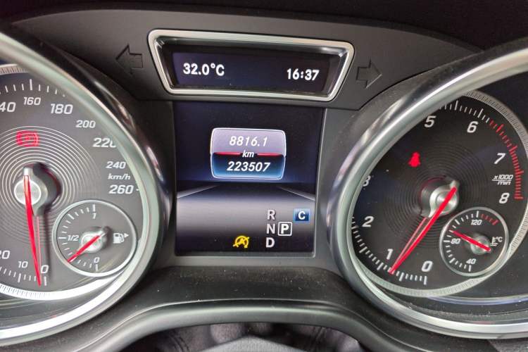 Used Mercedes-Benz GLS 2018 GLS 400 4MATIC Luxury Model Odometer Close Up