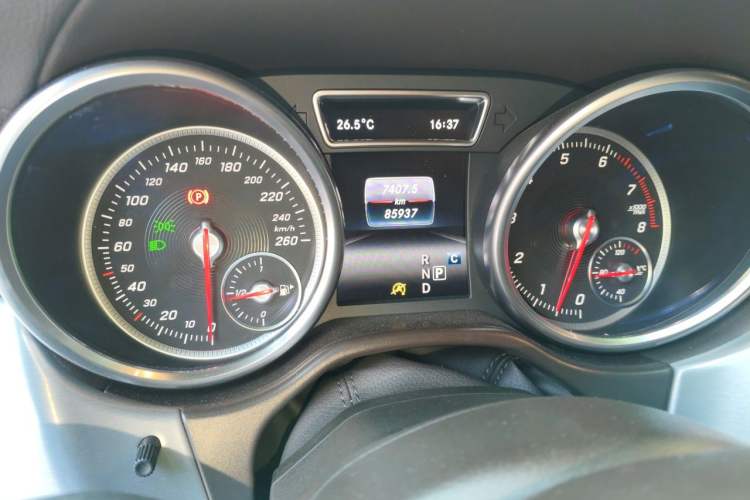 Used Mercedes-Benz GLS 2018 GLS 320 4MATIC Odometer Close Up