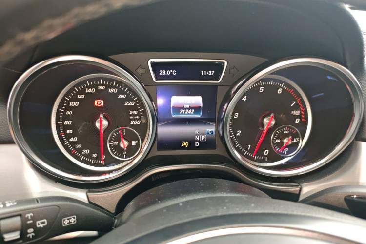 Used Mercedes-Benz GLS 2018 Facelift GLS 320 4MATIC Odometer Close Up