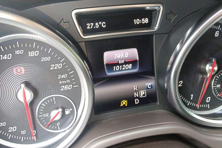 Used Mercedes-Benz GLS 2018 GLS 320 4MATIC Odometer Close Up