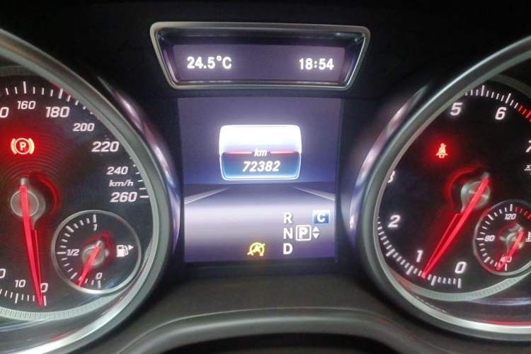 Used Mercedes-Benz GLS 2018 Facelift GLS 320 4MATIC Odometer Close Up