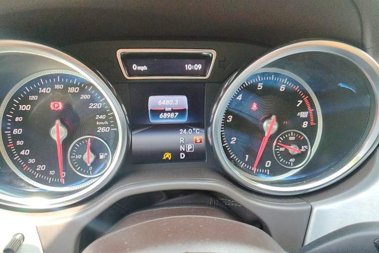 Used Mercedes-Benz GLS 2018 Facelift GLS 320 4MATIC Odometer Close Up