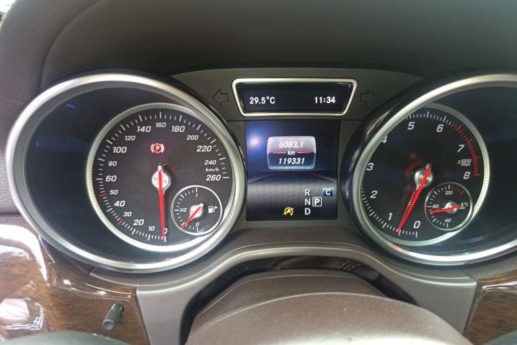 Used Mercedes-Benz GLS 2018 GLS 400 4MATIC Dynamic Model Odometer Close Up