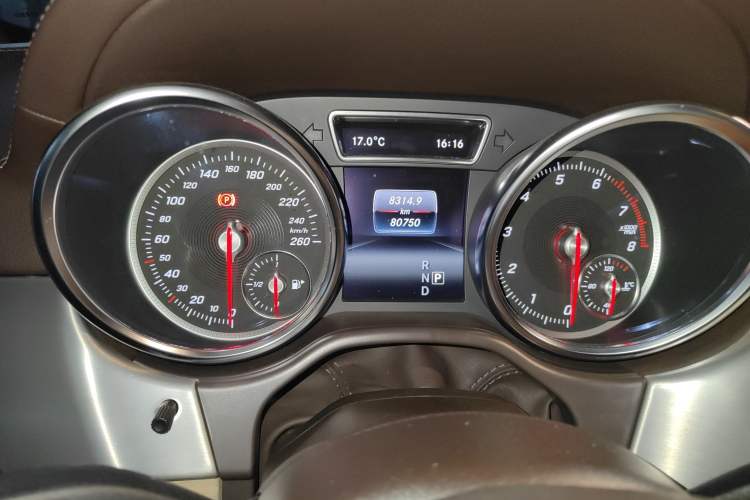 Used Mercedes-Benz GLS 2018 Facelift GLS 320 4MATIC Odometer Close Up