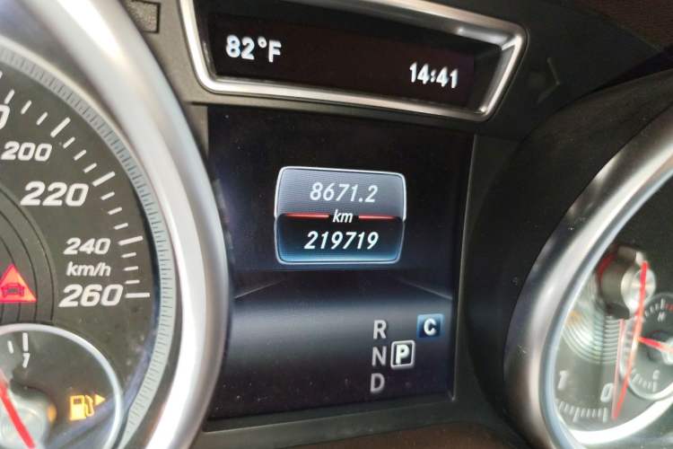 Used Mercedes-Benz GLS  Odometer Close Up