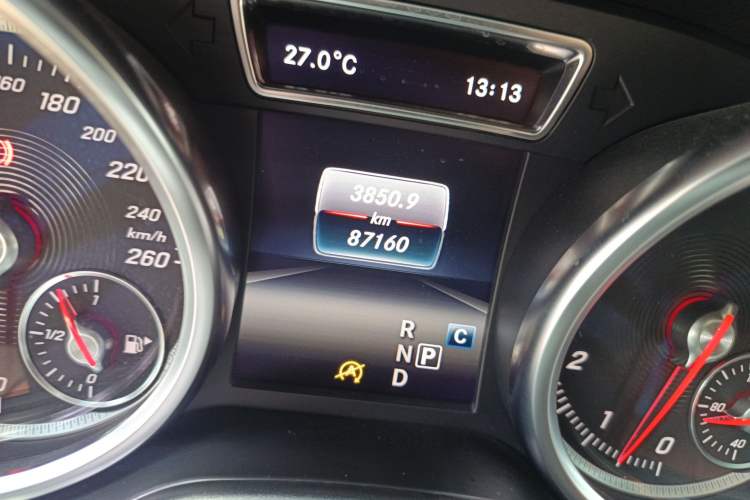 Used Mercedes-Benz GLS 2018 GLS 400 4MATIC Luxury Model Odometer Close Up