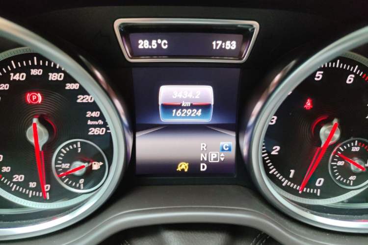 Used Mercedes-Benz GLS 2018 GLS 400 4MATIC Dynamic Model Odometer Close Up