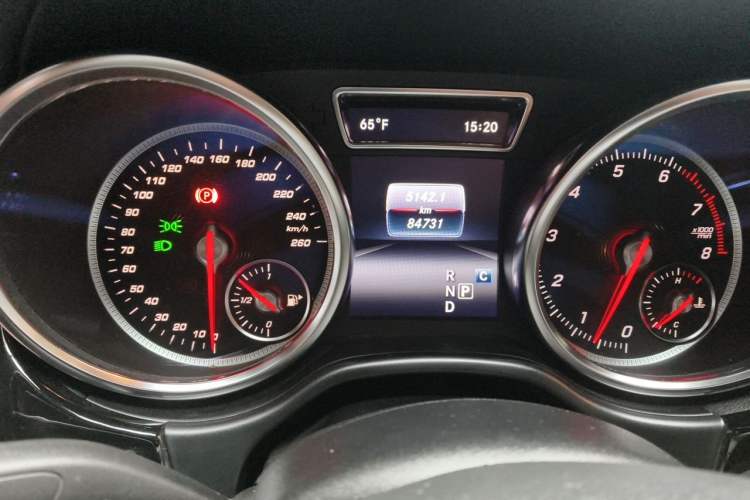 Used Mercedes-Benz GLS  Odometer Close Up