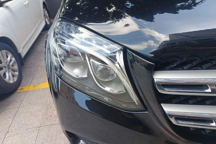 Used Mercedes-Benz GLS 2018 GLS 400 4MATIC Luxury Model Right Front Headlight