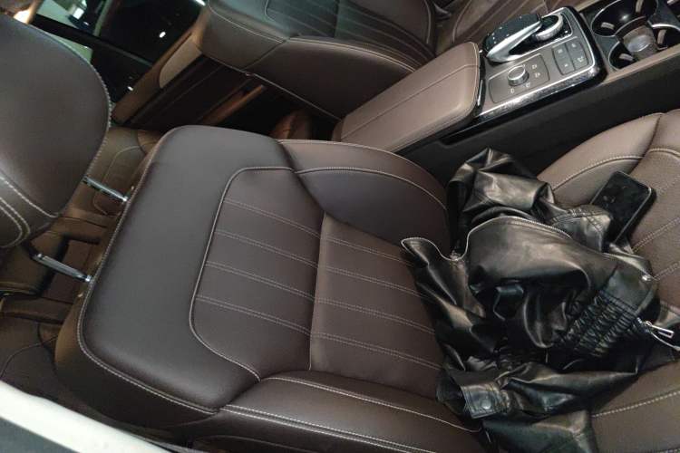Used Mercedes-Benz GLS 2018 GLS 320 4MATIC Right Front Seat