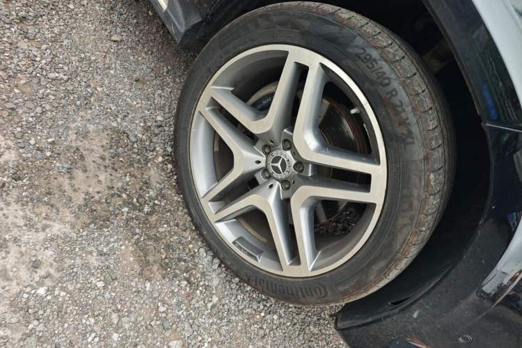 Used Mercedes-Benz GLS  Right Front Wheel Hub