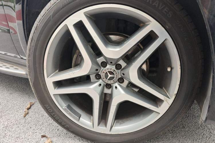 Used Mercedes-Benz GLS 2018 GLS 400 4MATIC Luxury Model Right Front Wheel Hub