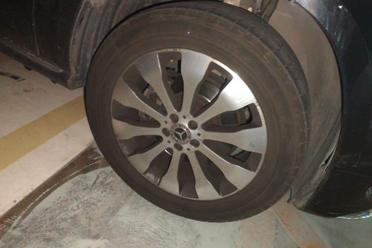Used Mercedes-Benz GLS 2018 Refreshed GLS 400 4MATIC Dynamic Edition Right Front Wheel Hub