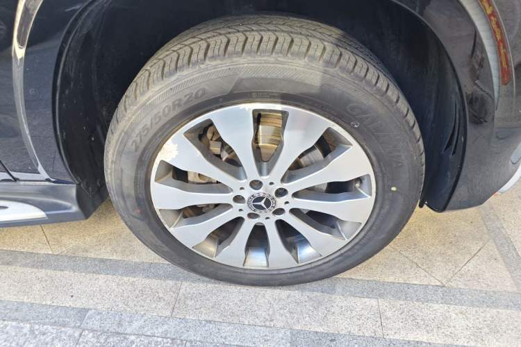 Used Mercedes-Benz GLS 2018 Refreshed GLS 400 4MATIC Dynamic Edition Right Front Wheel Hub