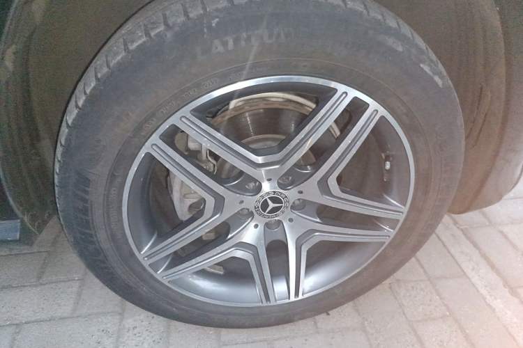 Used Mercedes-Benz GLS 2018 Refreshed GLS 400 4MATIC Dynamic Edition Right Front Wheel Hub