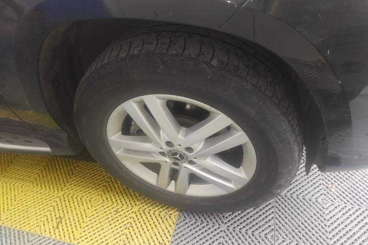 Used Mercedes-Benz GLS 2018 GLS 320 4MATIC Right Front Wheel Hub