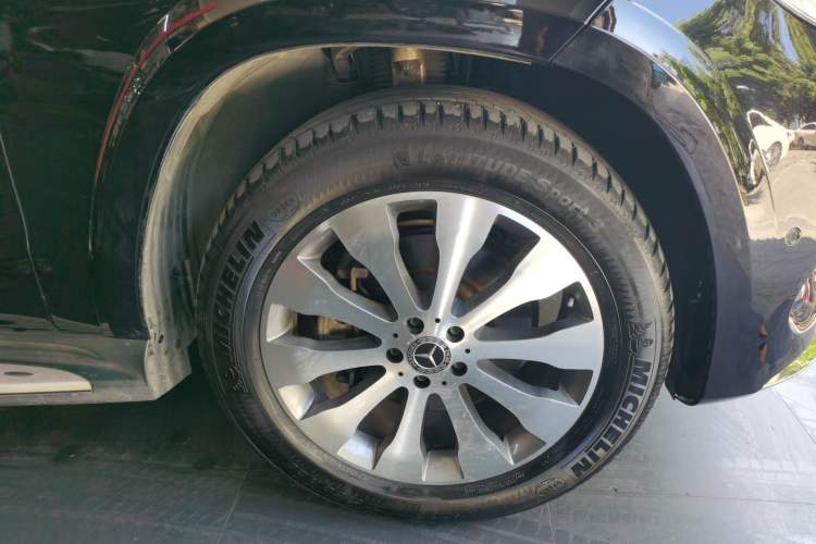 Used Mercedes-Benz GLS 2018 Refreshed GLS 400 4MATIC Dynamic Edition Right Front Wheel Hub