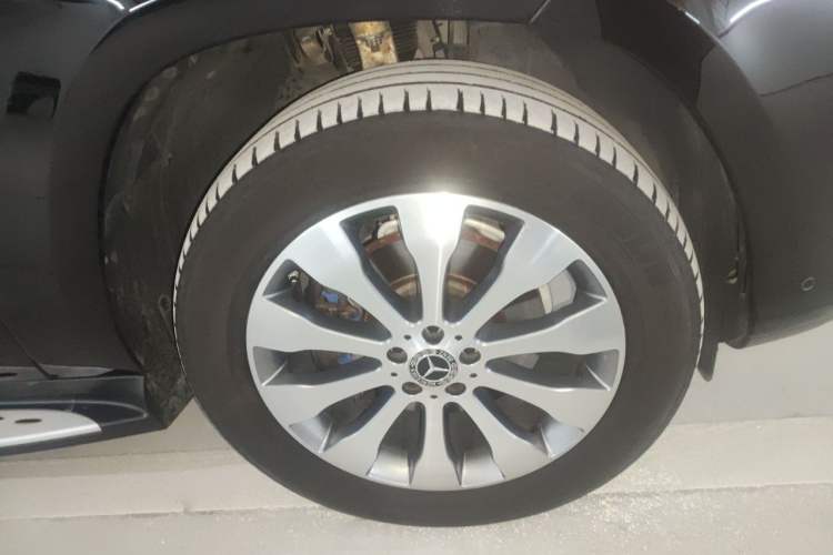 Used Mercedes-Benz GLS  Right Front Wheel Hub