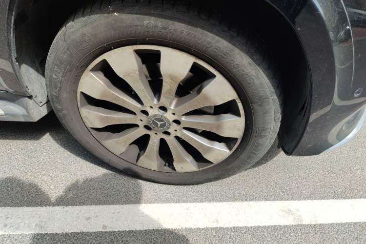 Used Mercedes-Benz GLS 2018 Refreshed GLS 400 4MATIC Dynamic Edition Right Front Wheel Hub