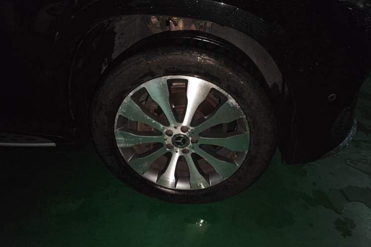 Used Mercedes-Benz GLS 2018 GLS 400 4MATIC Dynamic Model Right Front Wheel Hub