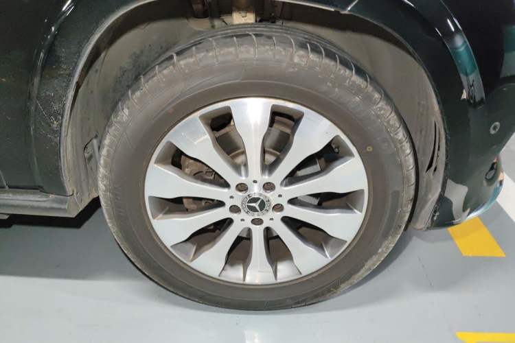 Used Mercedes-Benz GLS 2018 Refreshed GLS 400 4MATIC Dynamic Edition Right Front Wheel Hub