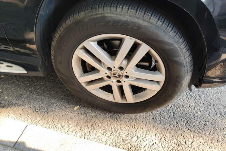 Used Mercedes-Benz GLS 2018 GLS 320 4MATIC Right Front Wheel Hub