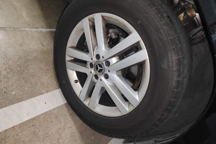 Used Mercedes-Benz GLS 2018 Facelift GLS 320 4MATIC Right Front Wheel Hub
