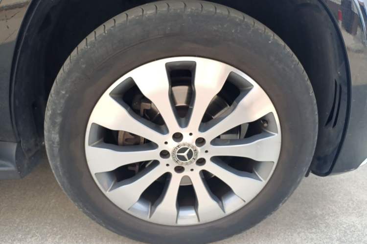 Used Mercedes-Benz GLS 2018 Refreshed GLS 400 4MATIC Dynamic Edition Right Front Wheel Hub