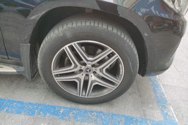 Used Mercedes-Benz GLS 2018 Facelift GLS 320 4MATIC Right Front Wheel Hub