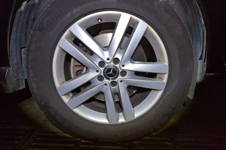 Used Mercedes-Benz GLS 2018 GLS 320 4MATIC Right Front Wheel Hub