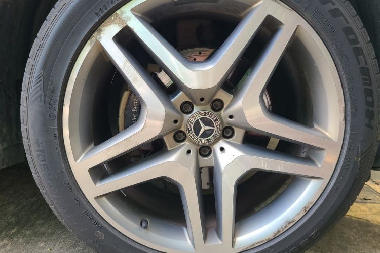 Used Mercedes-Benz GLS 2018 Restyled GLS 400 4MATIC Luxury Edition Right Front Wheel Hub