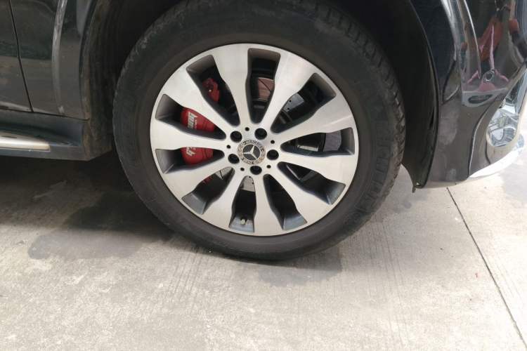 Used Mercedes-Benz GLS 2018 Refreshed GLS 400 4MATIC Dynamic Edition Right Front Wheel Hub