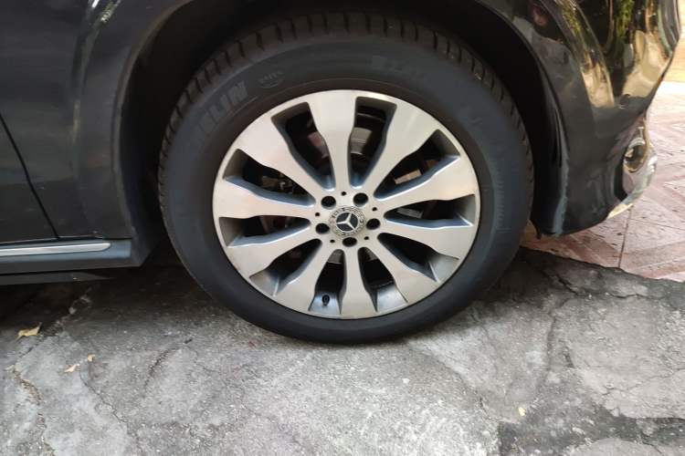 Used Mercedes-Benz GLS 2018 GLS 400 4MATIC Dynamic Model Right Front Wheel Hub