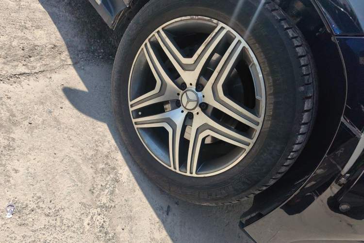 Used Mercedes-Benz GLS 2018 GLS 320 4MATIC Right Front Wheel Hub