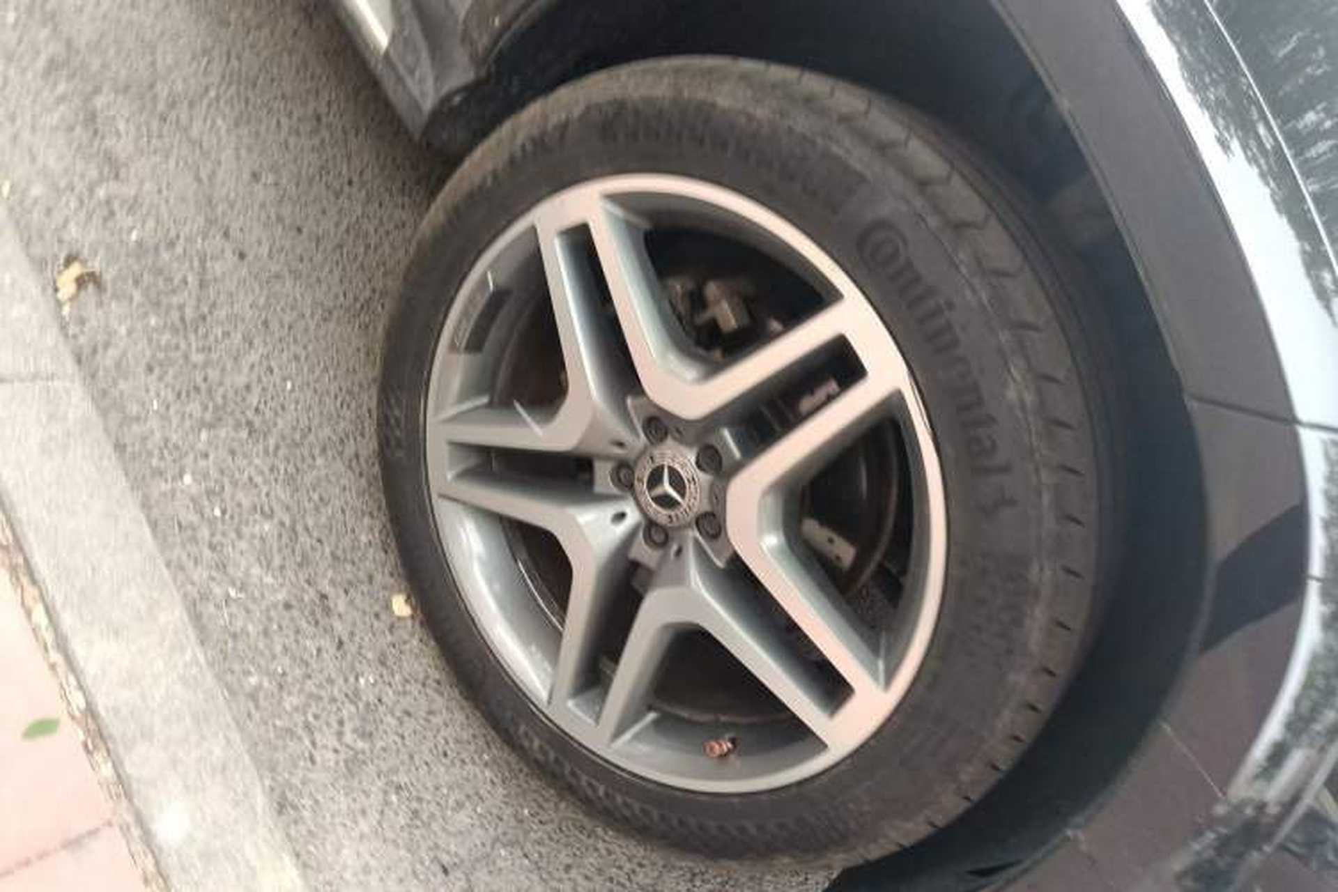 Used Mercedes-Benz GLS 2018 Restyled GLS 400 4MATIC Luxury Edition Right Front Wheel Hub