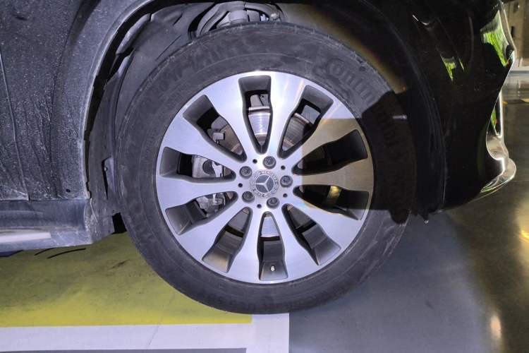 Used Mercedes-Benz GLS 2018 Refreshed GLS 400 4MATIC Dynamic Edition Right Front Wheel Hub