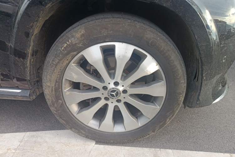 Used Mercedes-Benz GLS 2018 Refreshed GLS 400 4MATIC Dynamic Edition Right Front Wheel Hub