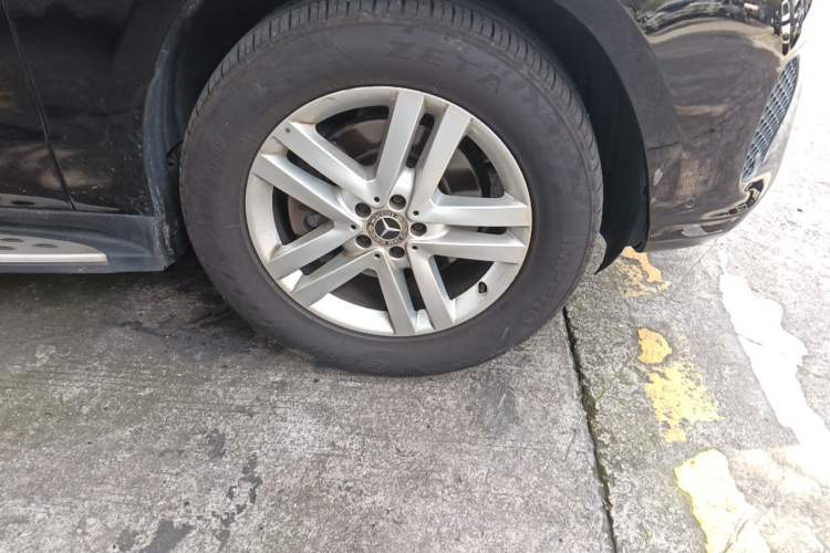 Used Mercedes-Benz GLS 2018 Facelift GLS 320 4MATIC Right Front Wheel Hub