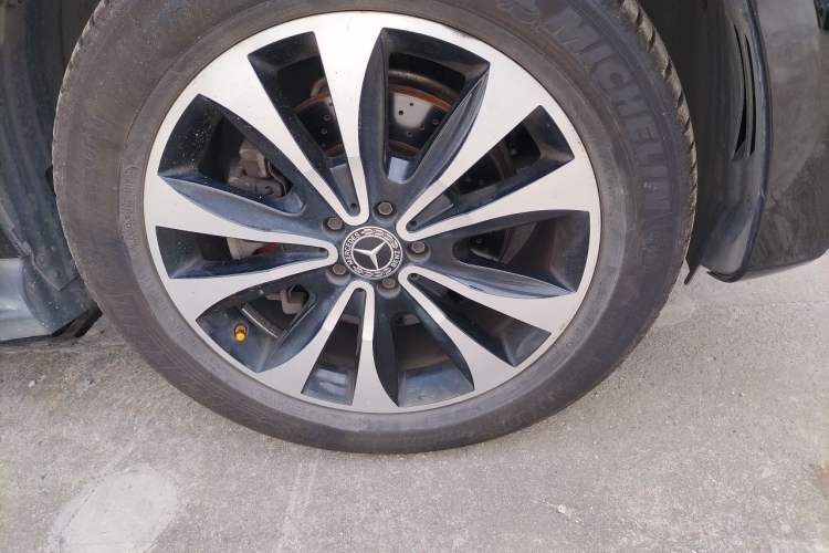Used Mercedes-Benz GLS 2018 Refreshed GLS 400 4MATIC Dynamic Edition Right Front Wheel Hub