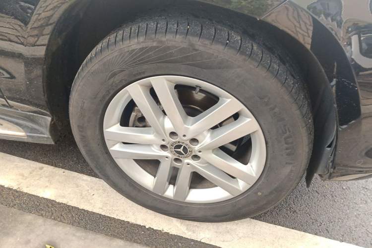 Used Mercedes-Benz GLS 2018 GLS 320 4MATIC Right Front Wheel Hub